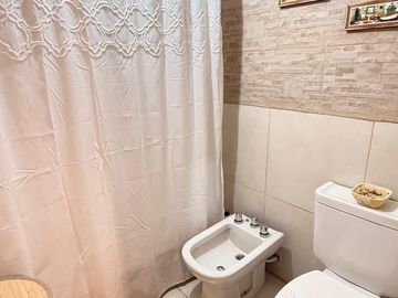 Amplio departamento de 2 dormitorios + dependencia, Laprida al 600, Barrio Norte