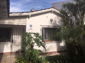 Chalet en Excelente Ubicación, Zona Residencial!!!!! Belgrano 141, Monte Grande.-