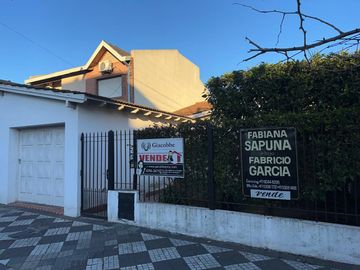 Chalet en Excelente Ubicación, Zona Residencial!!!!! Belgrano 141, Monte Grande.-