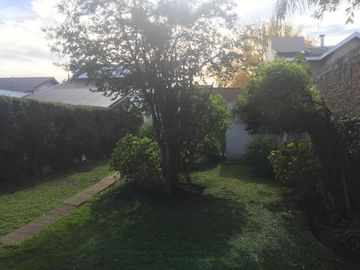 Chalet en Excelente Ubicación, Zona Residencial!!!!! Belgrano 141, Monte Grande.-