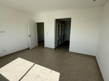 Casa a estrenar en El Canton Golf con Pileta