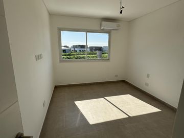 Casa a estrenar en El Canton Golf con Pileta