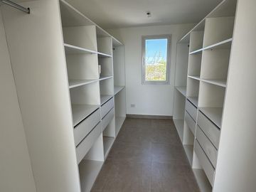 Casa a estrenar en El Canton Golf con Pileta