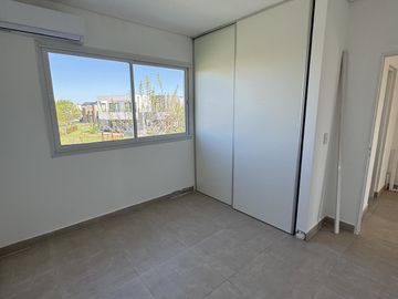 Casa a estrenar en El Canton Golf con Pileta