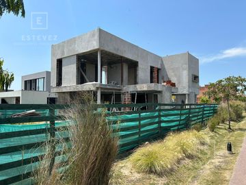 Casa a estrenar en venta, Barrio Cerrado Puertos, Escobar