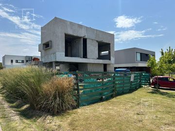 Casa a estrenar en venta, Barrio Cerrado Puertos, Escobar