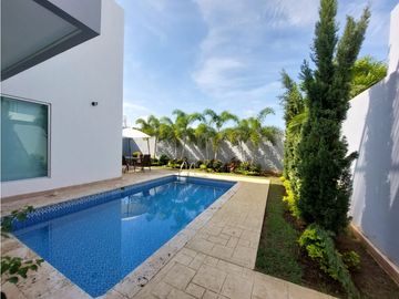 CASA  EN PICACHO CON PISCINA - CONJUNTO CERRADO