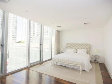 Departamento en  VENTA PUERTO MADERO 3 DORMITORIOS DOS COCHERAS