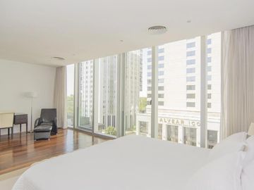 Departamento en  VENTA PUERTO MADERO 3 DORMITORIOS DOS COCHERAS