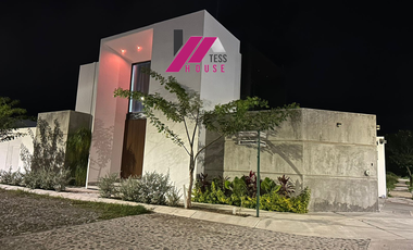 HERMOSA CASA EN ESQUINA FRACC SAN ÁNGEL