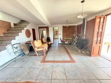 Casa en venta en las Sierras de Córdoba –con Pileta y Vista Panorámica