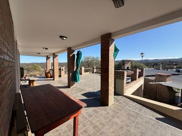 Casa en venta en las Sierras de Córdoba –con Pileta y Vista Panorámica