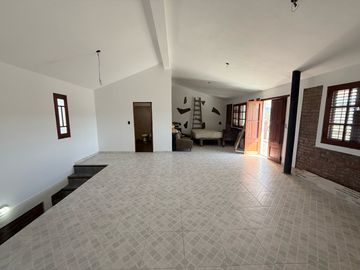 Casa en venta en las Sierras de Córdoba –con Pileta y Vista Panorámica