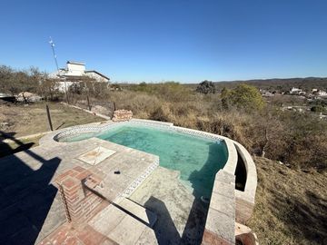 Casa en venta en las Sierras de Córdoba –con Pileta y Vista Panorámica
