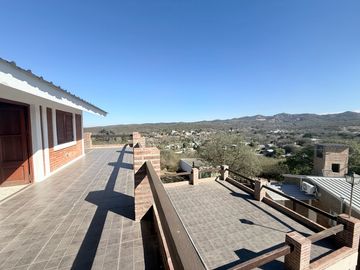 Casa en venta en las Sierras de Córdoba –con Pileta y Vista Panorámica