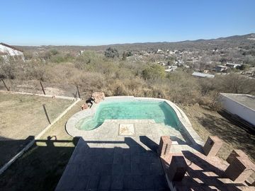 Casa en venta en las Sierras de Córdoba –con Pileta y Vista Panorámica