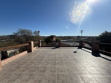 Casa en venta en las Sierras de Córdoba –con Pileta y Vista Panorámica