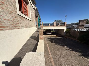 Casa en venta en las Sierras de Córdoba –con Pileta y Vista Panorámica