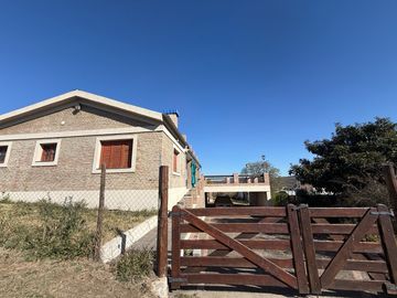 Casa en venta en las Sierras de Córdoba –con Pileta y Vista Panorámica