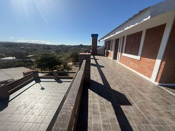 Casa en venta en las Sierras de Córdoba –con Pileta y Vista Panorámica