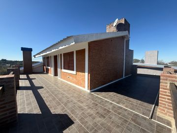 Casa en venta en las Sierras de Córdoba –con Pileta y Vista Panorámica