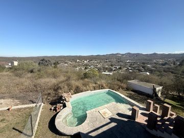 Casa en venta en las Sierras de Córdoba –con Pileta y Vista Panorámica