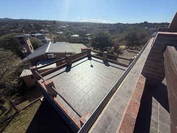 Casa en venta en las Sierras de Córdoba –con Pileta y Vista Panorámica