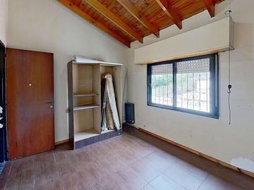 CASA VENTA TRES AMBIENTES CASEROS