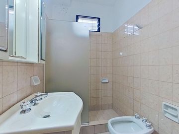 CASA VENTA TRES AMBIENTES CASEROS