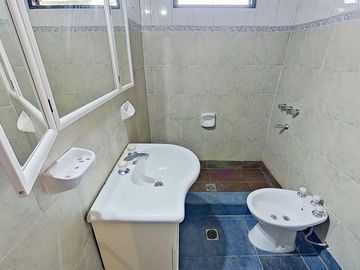 CASA VENTA TRES AMBIENTES CASEROS