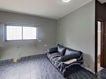 CASA VENTA TRES AMBIENTES CASEROS