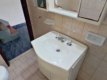 CASA VENTA TRES AMBIENTES CASEROS