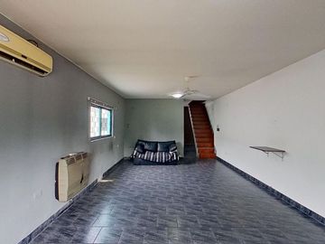 CASA VENTA TRES AMBIENTES CASEROS