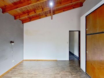 CASA VENTA TRES AMBIENTES CASEROS