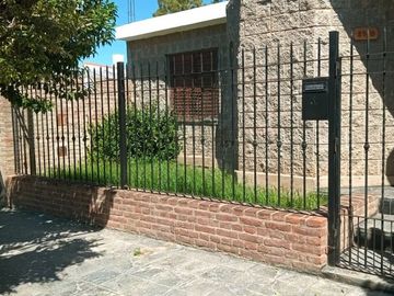 VENTA CASA MARCO SASTRE 3 DORMITORIOS COCHERA