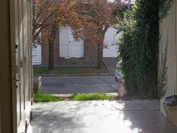 Casa de 5 ambientes en 2 plantas, con patio, terraza, lavadero y garage