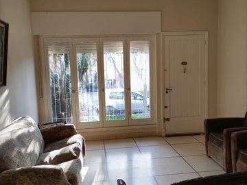 Casa de 5 ambientes en 2 plantas, con patio, terraza, lavadero y garage