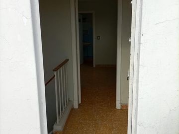 Casa de 5 ambientes en 2 plantas, con patio, terraza, lavadero y garage