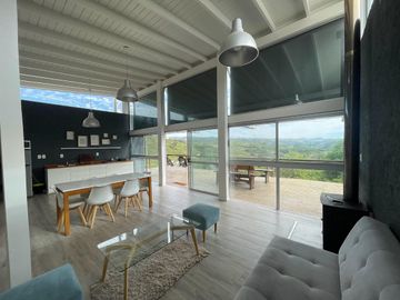 CASA EN VENTA - ESPECTACULAR PROPIEDAD EN CANDONGA VILLA SERRANA - 3 DORMITORIOS