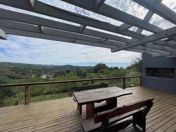 CASA EN VENTA - ESPECTACULAR PROPIEDAD EN CANDONGA VILLA SERRANA - 3 DORMITORIOS