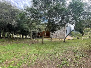 CASA EN VENTA - ESPECTACULAR PROPIEDAD EN CANDONGA VILLA SERRANA - 3 DORMITORIOS