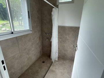 CASA EN VENTA - ESPECTACULAR PROPIEDAD EN CANDONGA VILLA SERRANA - 3 DORMITORIOS