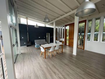 CASA EN VENTA - ESPECTACULAR PROPIEDAD EN CANDONGA VILLA SERRANA - 3 DORMITORIOS