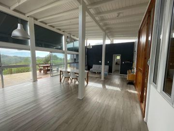 CASA EN VENTA - ESPECTACULAR PROPIEDAD EN CANDONGA VILLA SERRANA - 3 DORMITORIOS