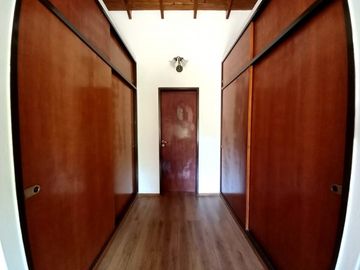 Hermosa casa en Castelar con gran Parque Libre! Excelente Zona!