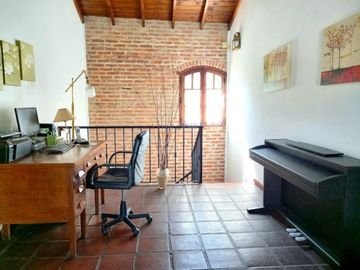 Hermosa casa en Castelar con gran Parque Libre! Excelente Zona!