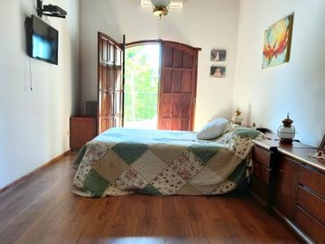 Hermosa casa en Castelar con gran Parque Libre! Excelente Zona!