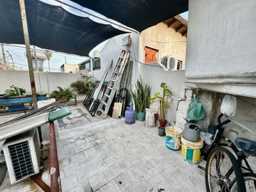 Se Vende Casa tres amb, lote propio, con cochera (Villa Lugano)