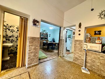 Se Vende Casa tres amb, lote propio, con cochera (Villa Lugano)