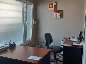 CASA EN ESQUINA + OFICINA, EN COMODORO RIVADAVIA
